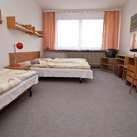 Domov Mladeze A Skolni Jidelna Karlovy Vary Hotel Quarto foto