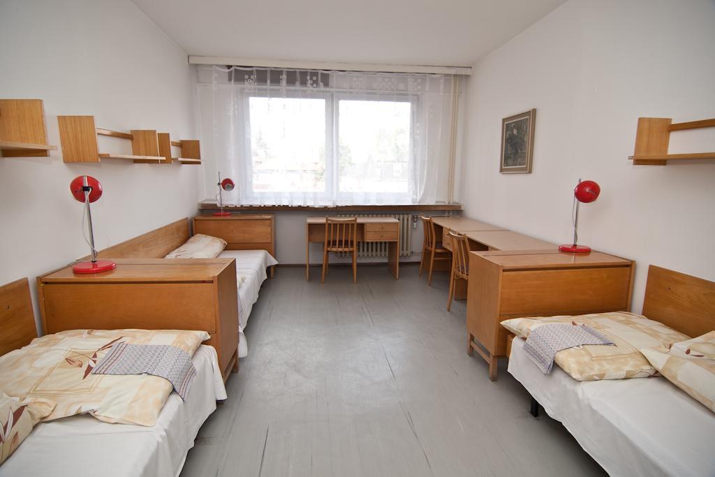 Domov Mladeze A Skolni Jidelna Karlovy Vary Hotel Quarto foto