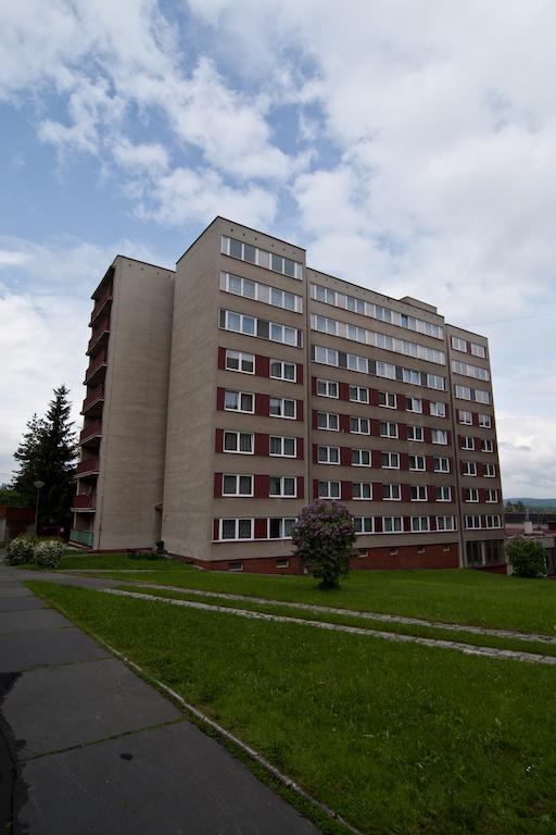 Domov Mladeze A Skolni Jidelna Karlovy Vary Hotel Exterior foto